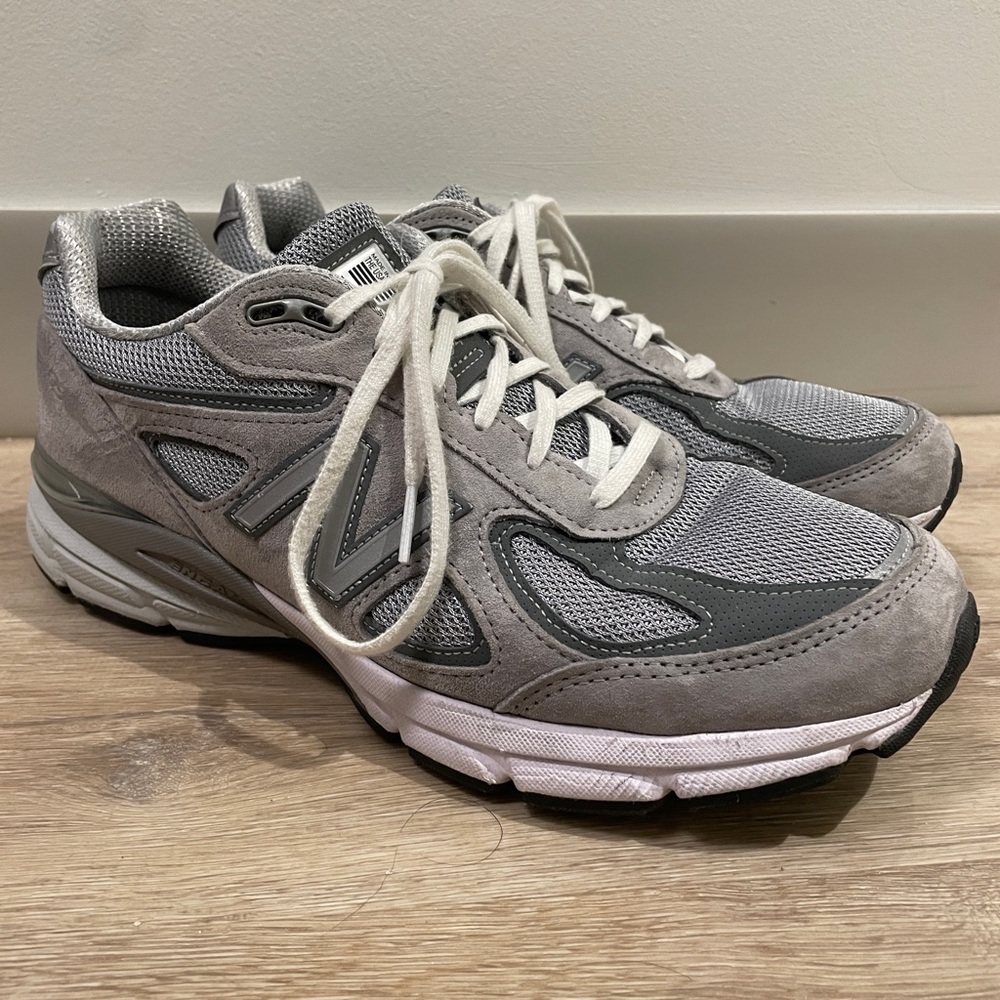 New Balance 990 V4